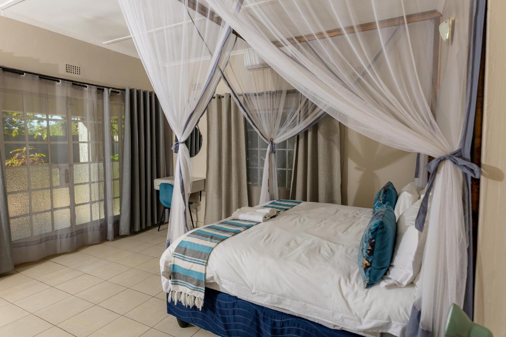 Hungwe House Villa Victoria Falls Exterior photo